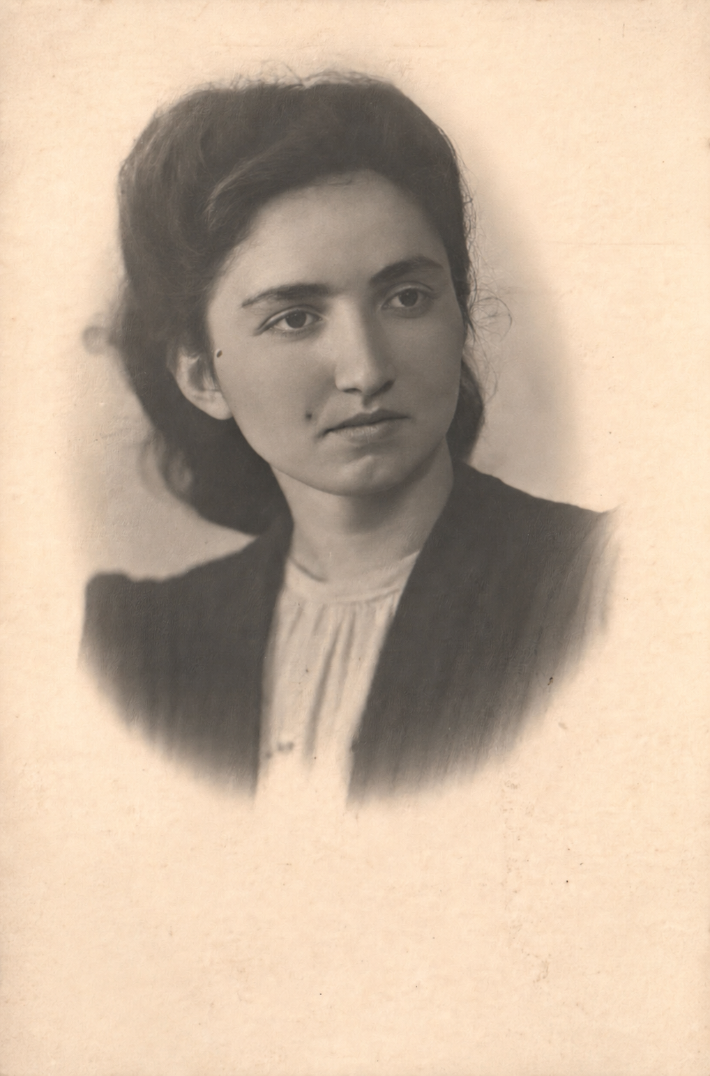 Зефира Кирилловна Гутнова, 1947